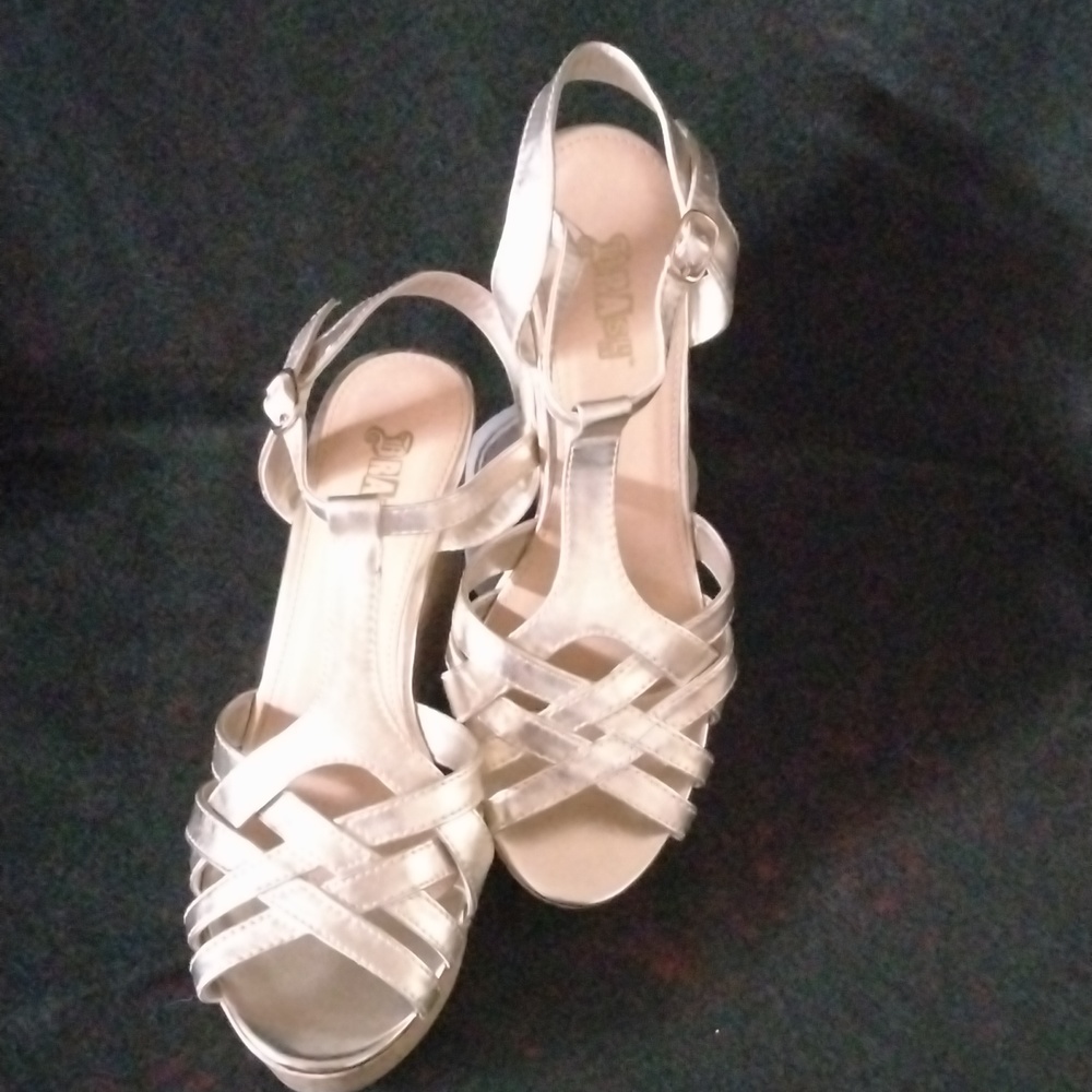 Brash platform gold sandals - Picture 10 of 10